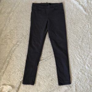 🎯H&M gray cropped pants